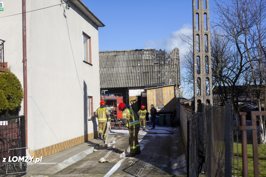 Pożar w Jeziorku! Strażacy walczyli z ogniem prawie dwie godziny [FOTO]