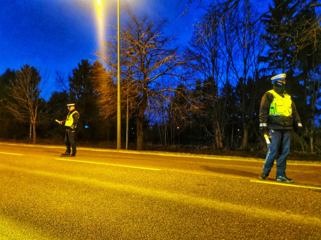 Kolejni piją i jadą!