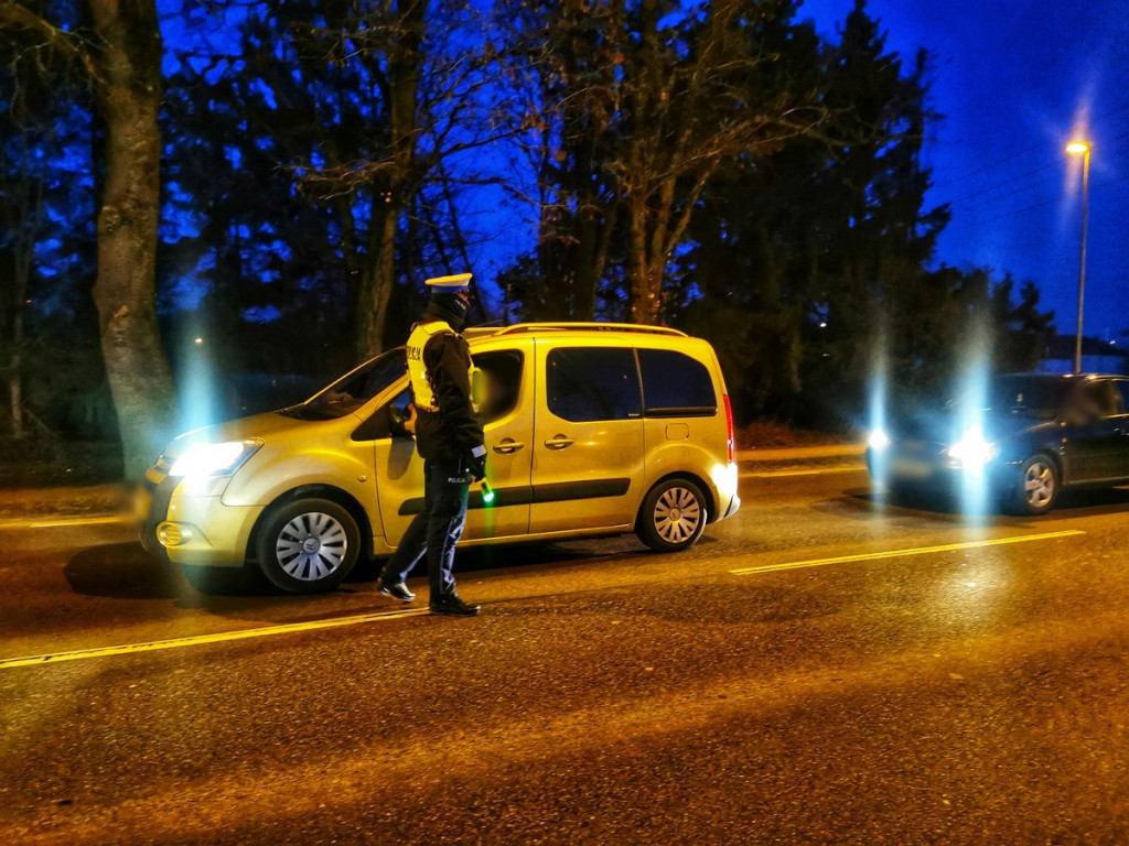 Kolejni piją i jadą!