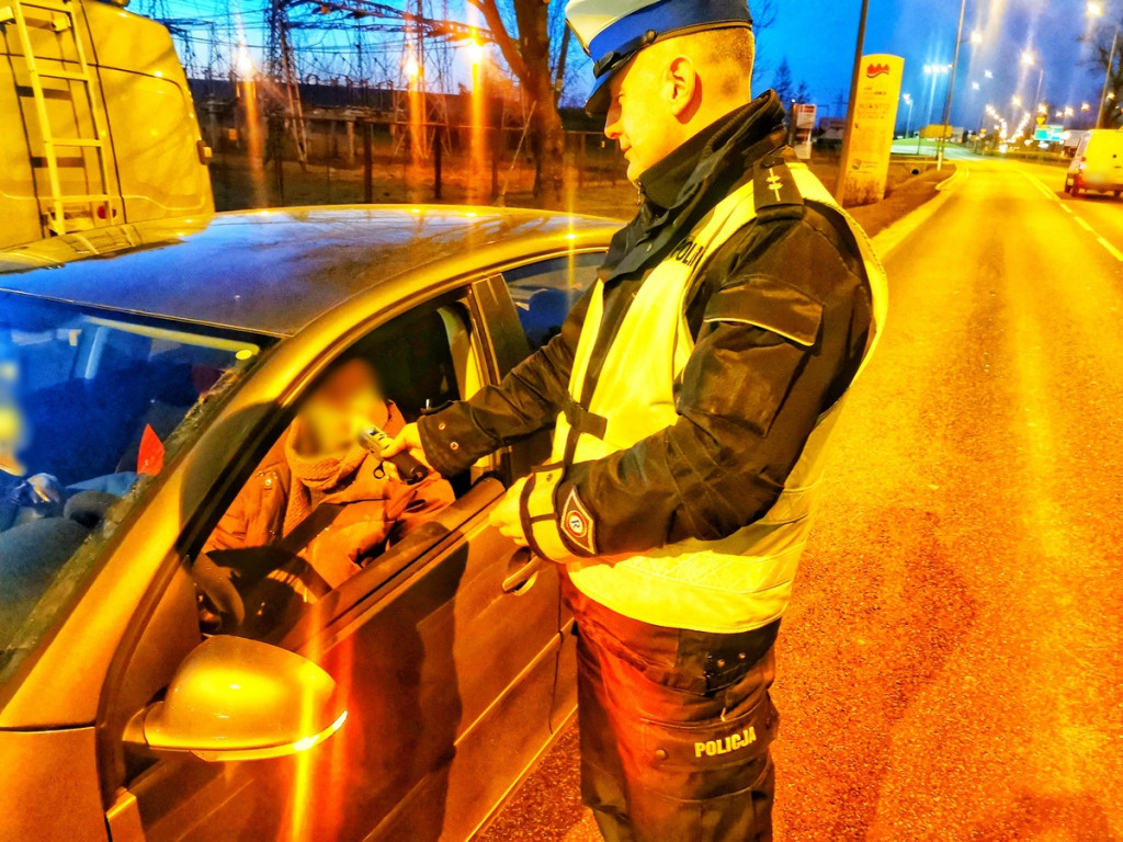 Kolejni piją i jadą!