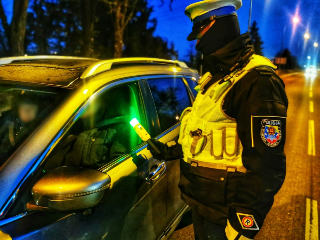 Kolejni piją i jadą!