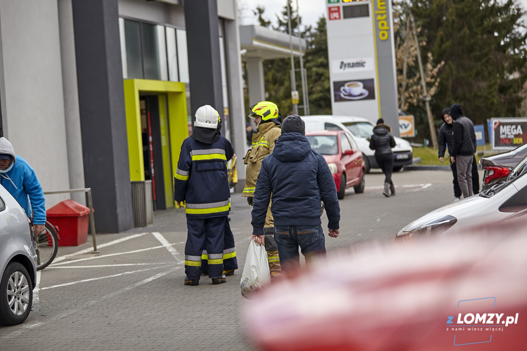 Rozbite auta i powalone drzewa!