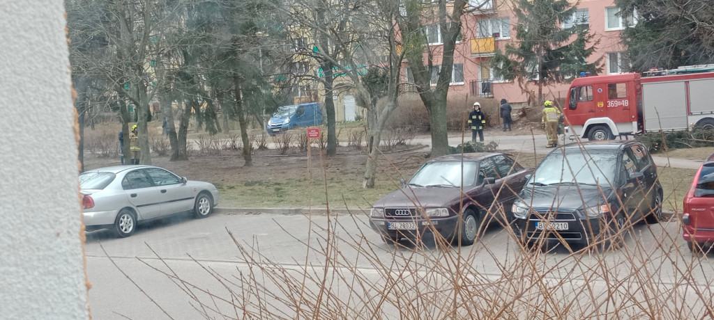 Rozbite auta i powalone drzewa!