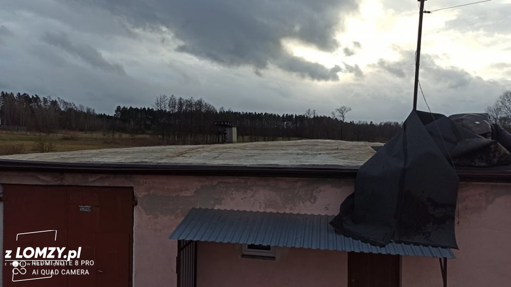 Zerwany dach remizy strażackiej