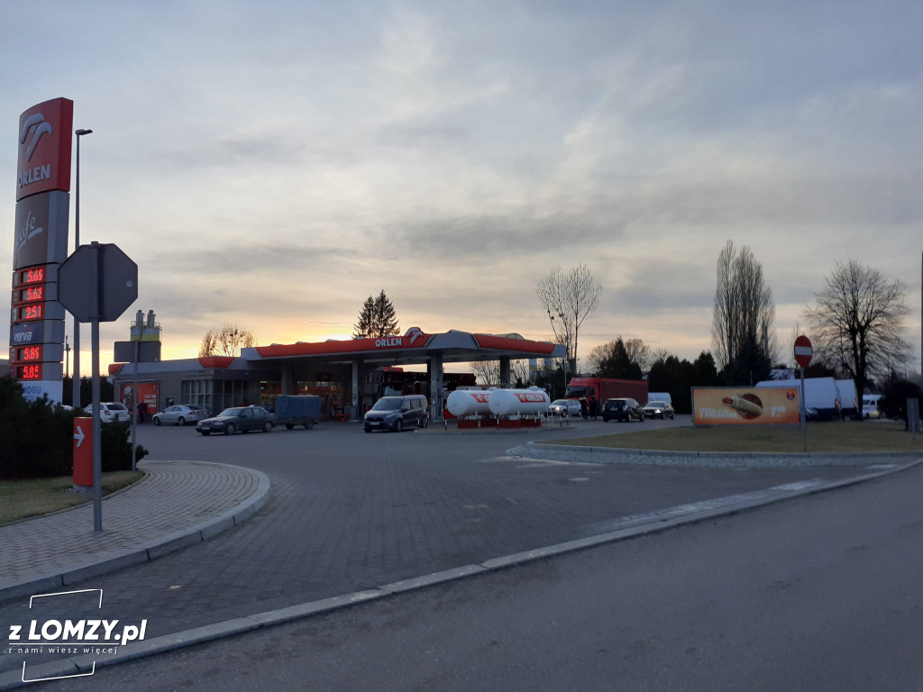 Łomża: Kolejki na stacjach