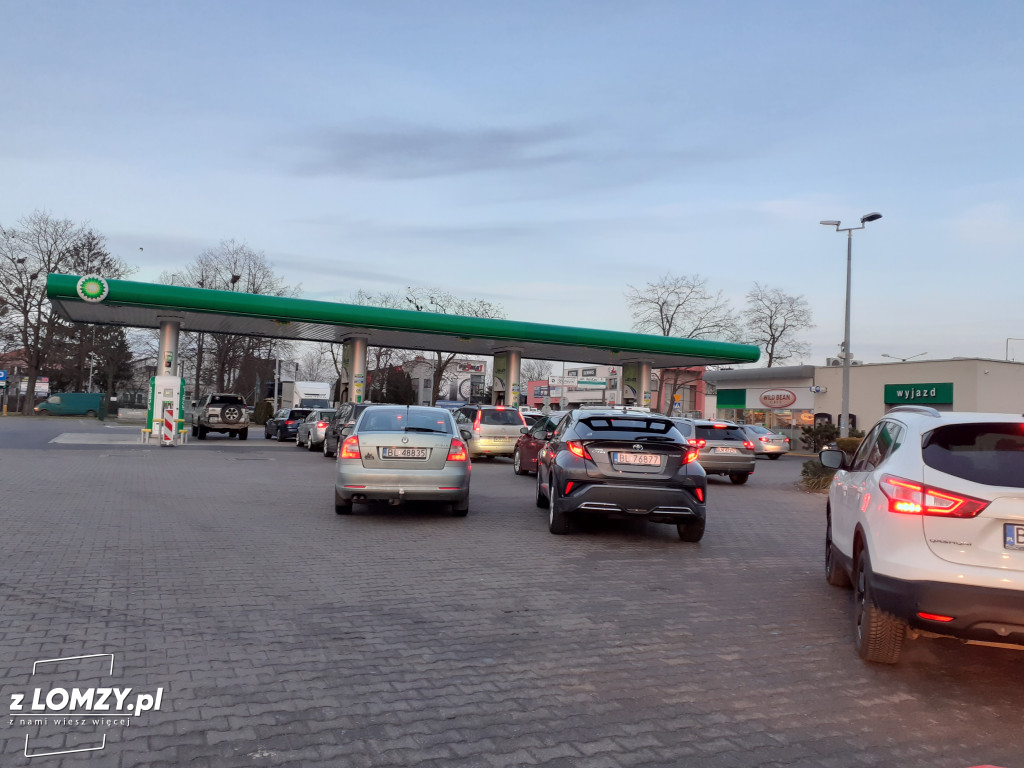 Łomża: Kolejki na stacjach
