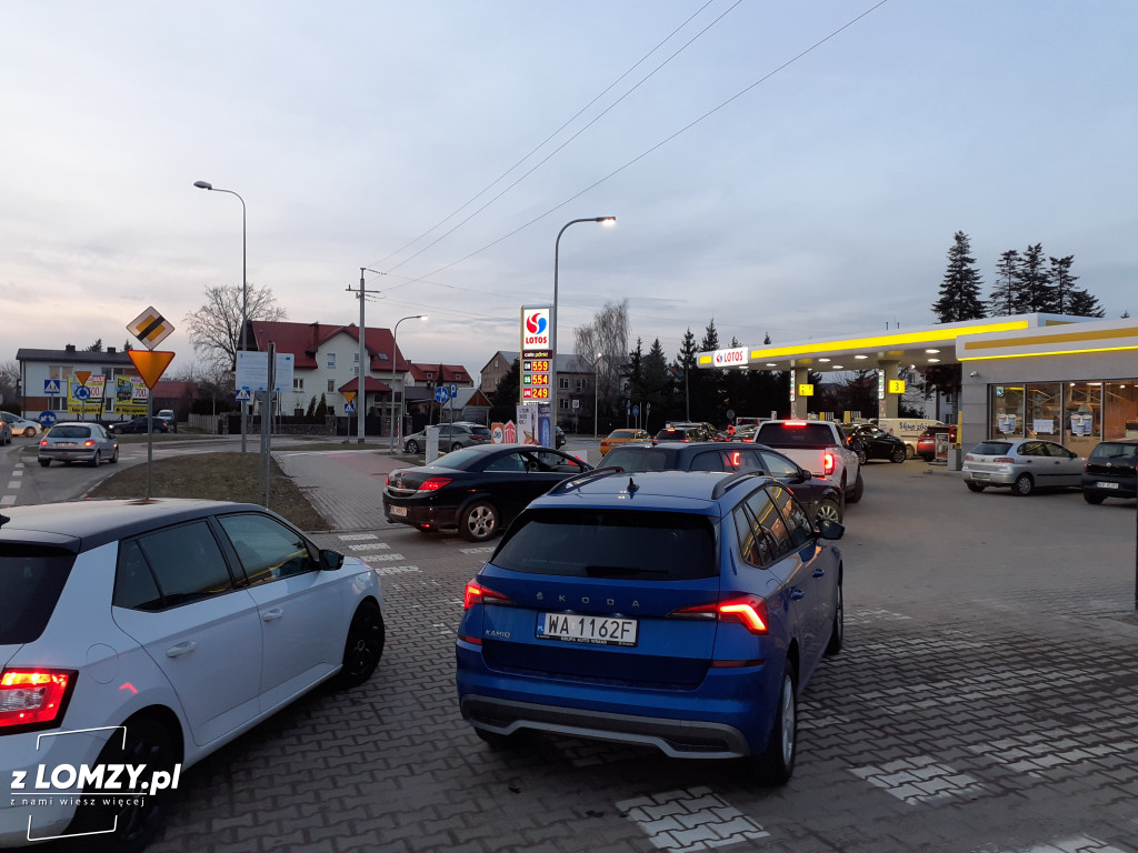 Łomża: Kolejki na stacjach