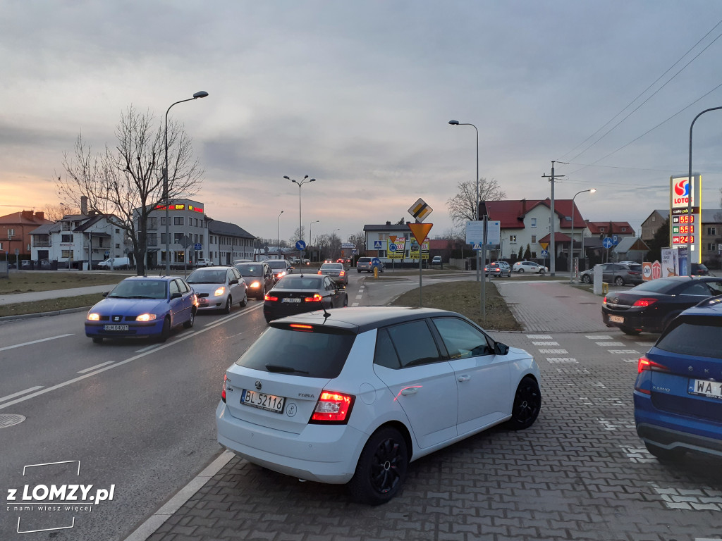 Łomża: Kolejki na stacjach