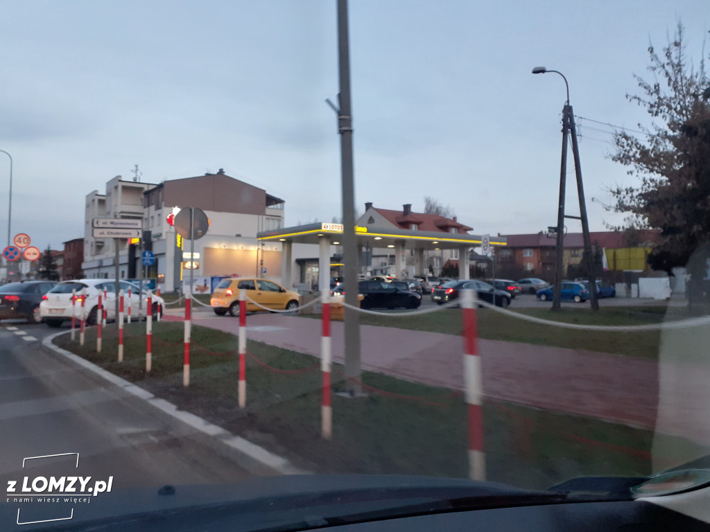Łomża: Kolejki na stacjach