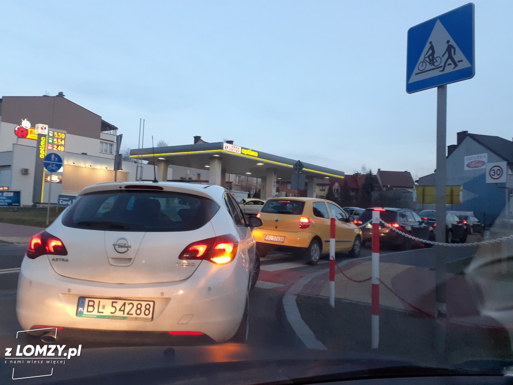 Łomża: Kolejki na stacjach