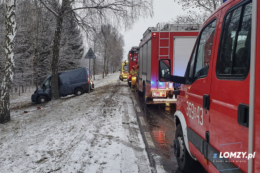 Bus pomocy drogowej na drzewie!