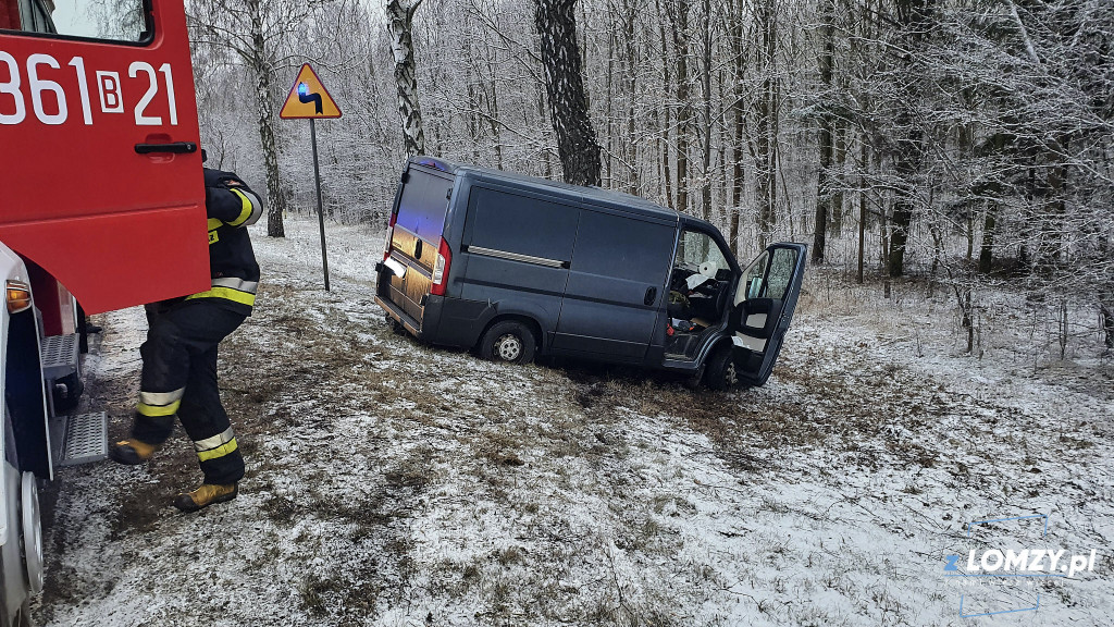 Bus pomocy drogowej na drzewie!