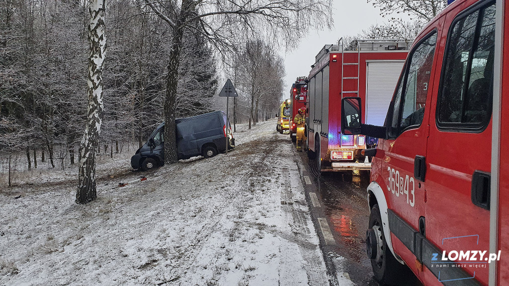 Bus pomocy drogowej na drzewie!