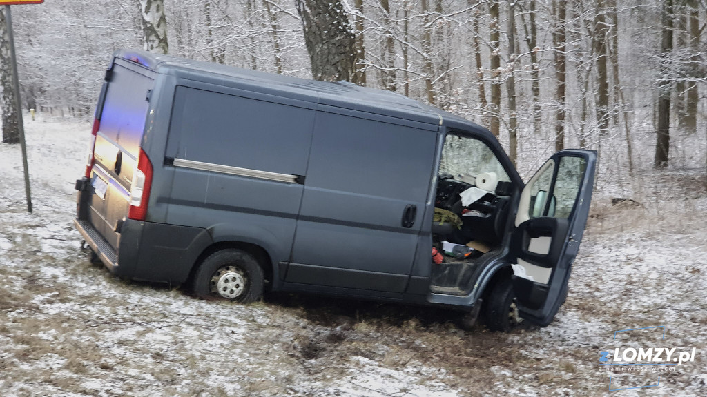 Bus pomocy drogowej na drzewie!