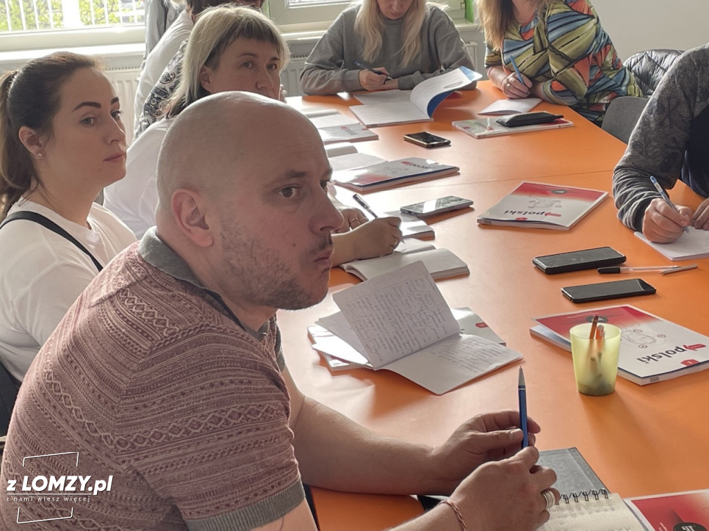 Uchodźcy z Ukrainy rozpoczęli bezpłatny kurs języka polskiego w Łomży