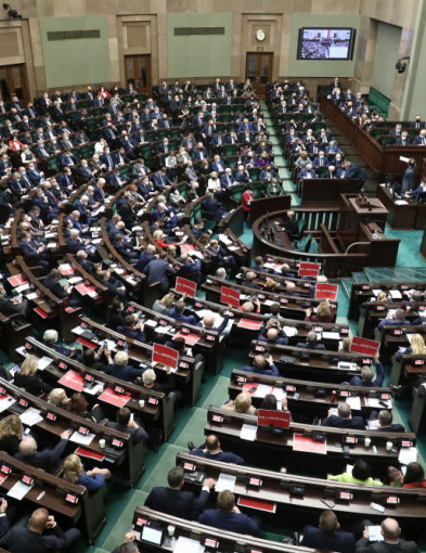 Sejm odrzucił poprawki Senatu do ustawy czasowo obniżającej VAT m.in. na żywność,-19429