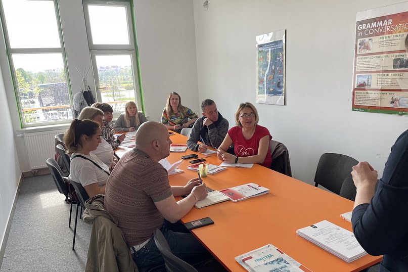 Uchodźcy z Ukrainy rozpoczęli bezpłatny kurs języka polskiego w Łomży