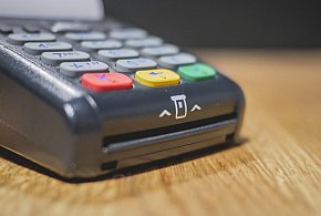 Zakaz sprzedaży i większy nadzór. Tych produktów nie kupią już nieletni-27914
