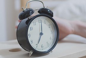 Kiedy cofamy zegarki? Tym razem zimowy czas przyjdzie prędzej-28238