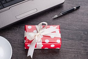 Świąteczna paczka może stać się problemem. Skarbówka patrzy z ukrycia-28672