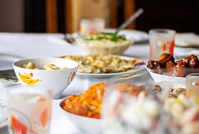 Polacy znów sięgną głębiej do kieszeni. Tyle wydają na świąteczne jedzenie-28763