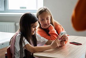 Zakaz telefonów w szkołach? Ministra zapowiada zdecydowany ruch