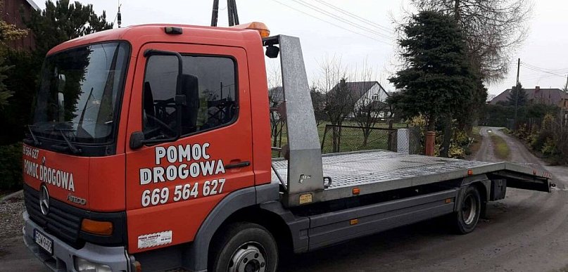 Kierowca po awarii najpierw sięga po telefon - jak powinna działać strona pomocy d